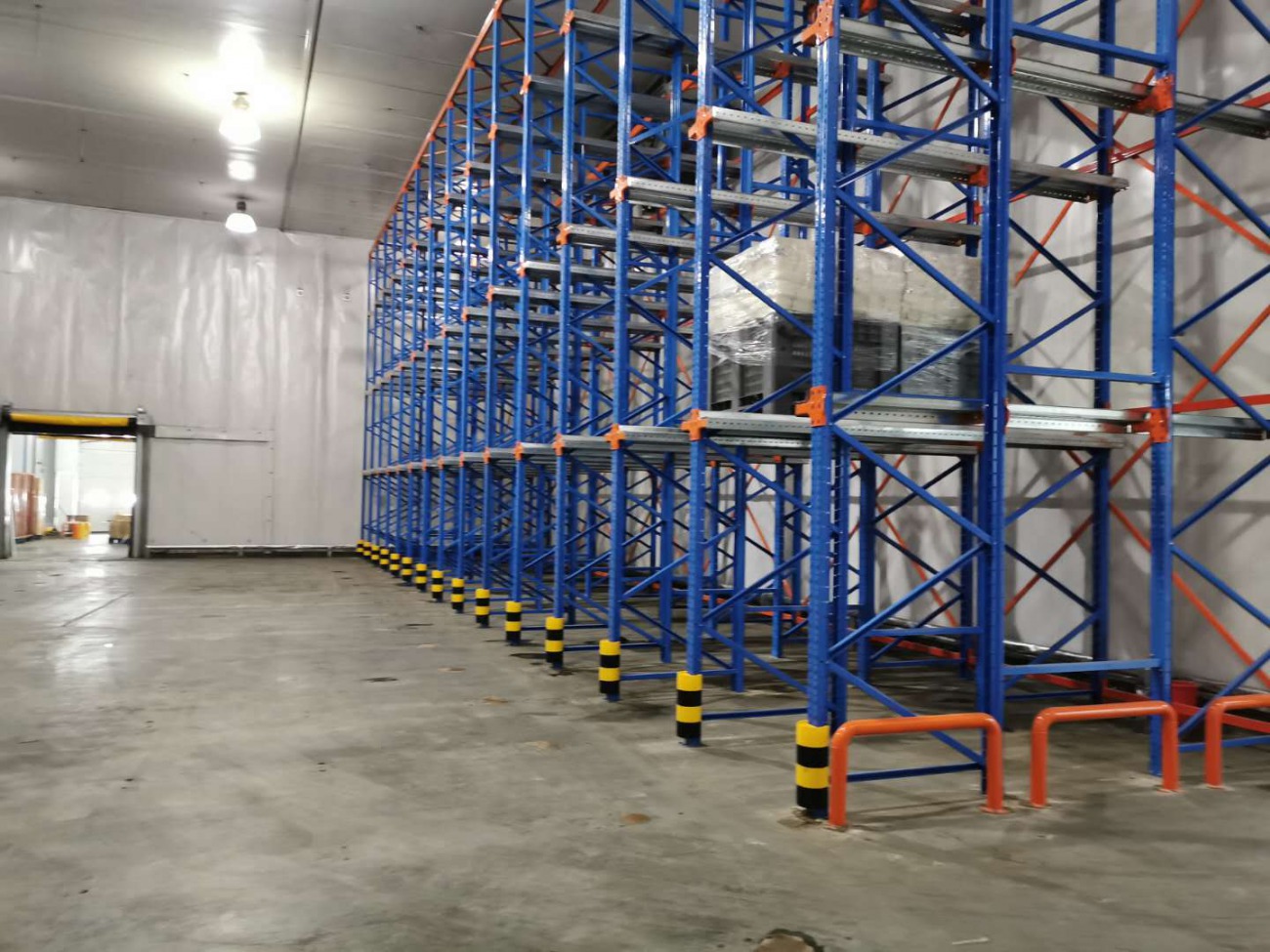 冷庫用什么貨架比較好？兩種類型貨架均可滿足