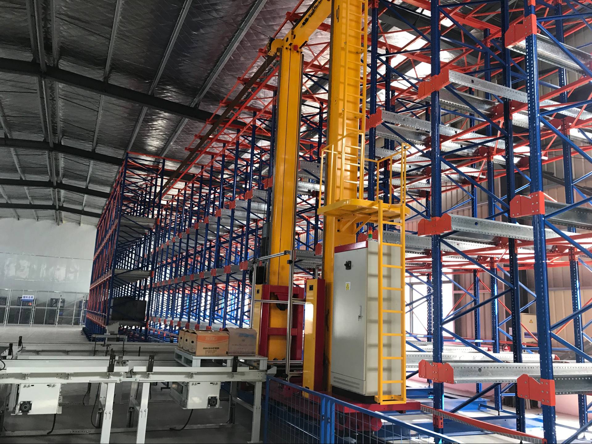 現(xiàn)代倉(cāng)儲(chǔ) “黃金組合”：堆垛機(jī)與穿梭車高效運(yùn)作之道