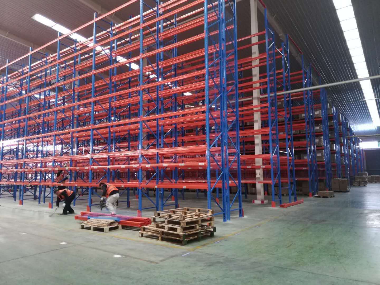 重型貨架：現(xiàn)代倉儲的鋼鐵支柱